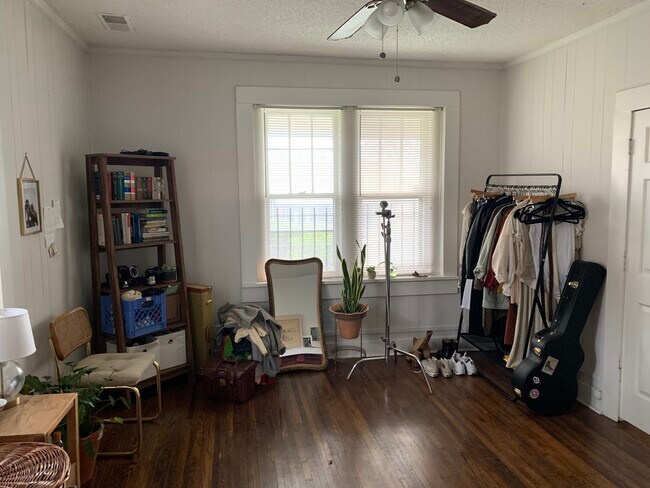 Building Photo - 513 19th Ave N