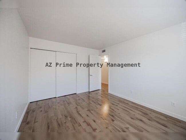 Building Photo - 8113 E Glenrosa Ave