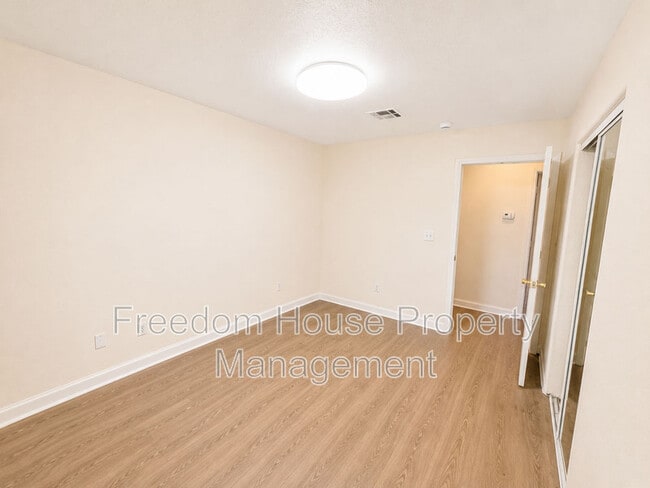 Building Photo - 3066 E Mount Charleston Dr