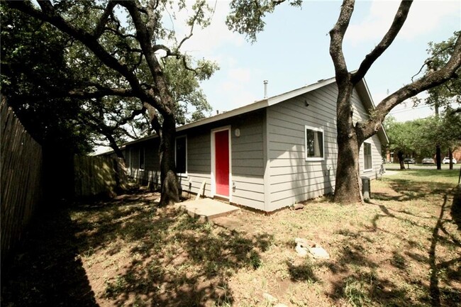 Building Photo - 521 Luther Dr