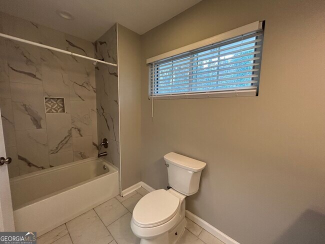 Building Photo - 3 Indianola Dr