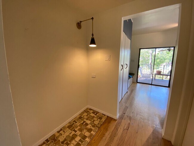 Building Photo - Alamo Heights Gem ~  2 / 2.5 Multi-Level C...