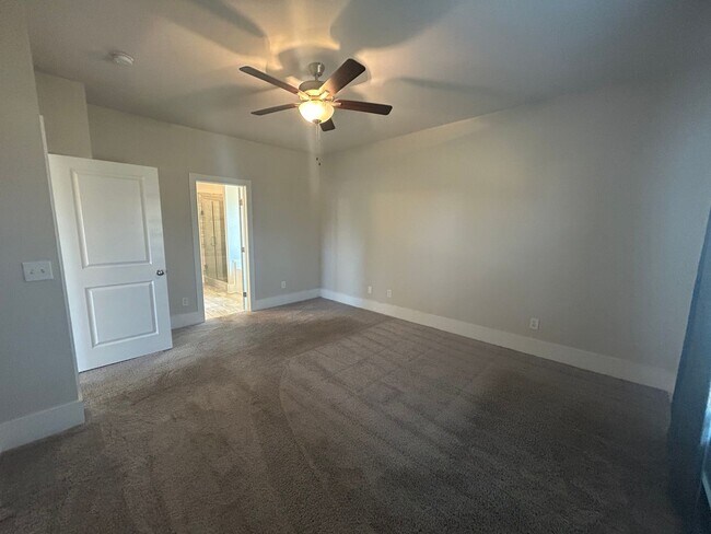 Building Photo - LIMITED TIME DEAL! $350 OFF FIRST MONTH RENT