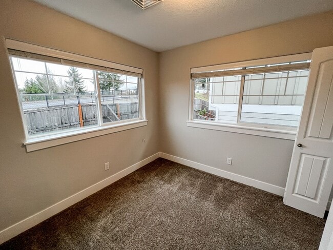 Building Photo - BIGFIR1069-1071