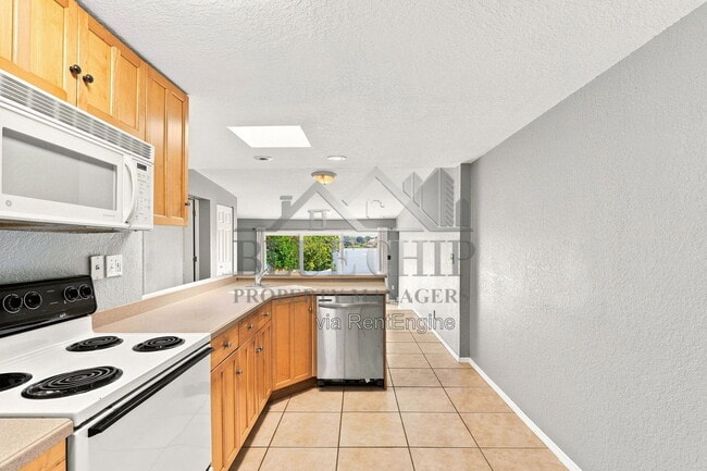 Building Photo - 6714 Nina Rosa Dr
