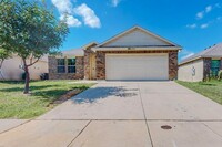 Building Photo - Move-In Ready! Welcome to Your Stylish Enc...