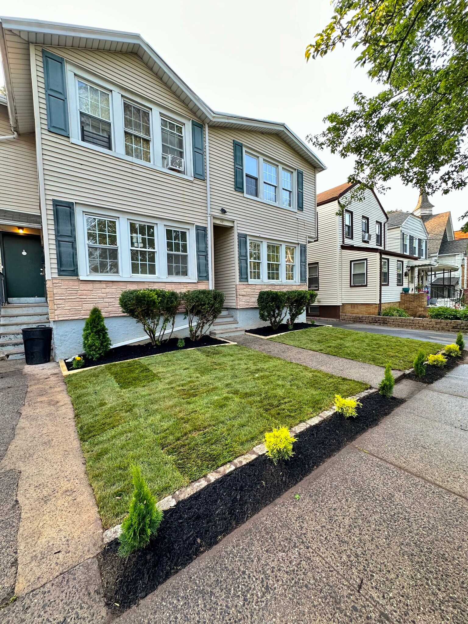 Building Photo - 48 Maple Ave