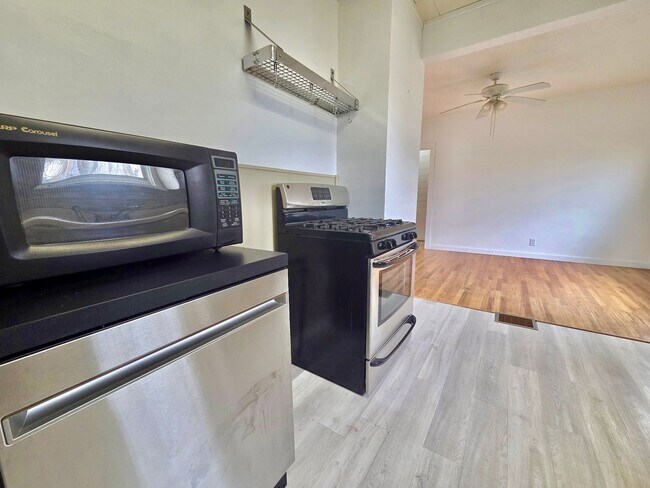 Building Photo - 145 N 300 W