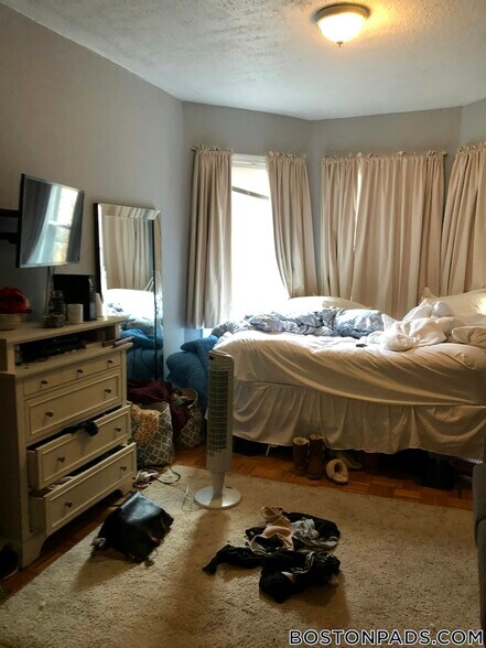 Building Photo - 40 Anderson St