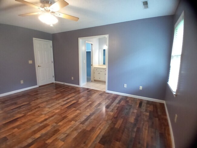 Building Photo - 350 Katydid St