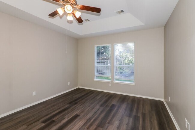 Building Photo - 9510 Wakefield Village Dr