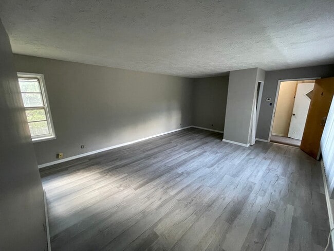 Building Photo - $875 Potter House Apartments: Directly adjacent to BSU and IU Health Ball Memorial Hospital.