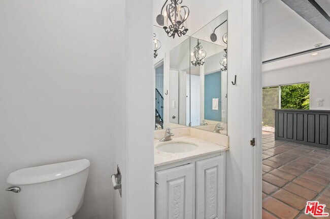 Building Photo - 2492 Banyan Dr