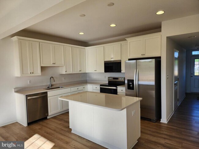 Building Photo - 437 Hillsdale Pl