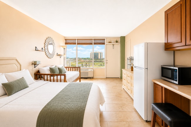 Building Photo - Cozy Studio on the Beach in Daytona Beach Shores