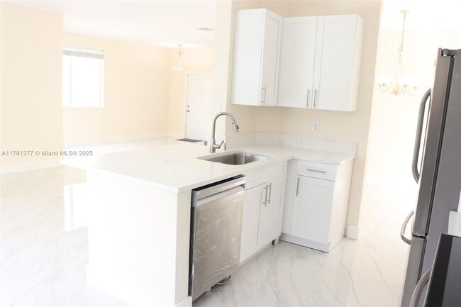 Building Photo - 1028 Golden Cane Dr