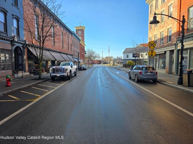 Building Photo - 33 Main St