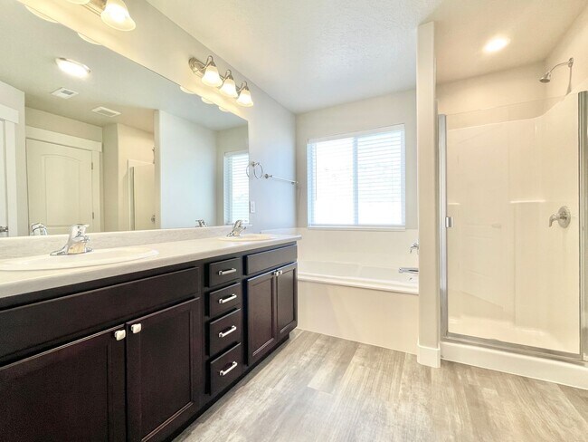 Building Photo - Stunning Two-Story at Quailhill!