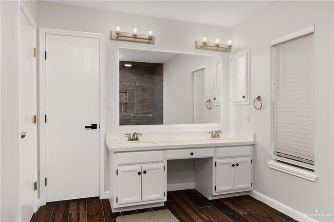 Building Photo - 19 N 21st St