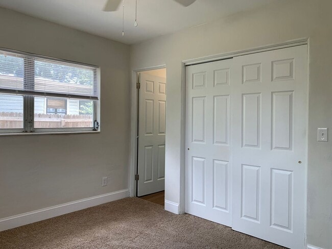 Building Photo - Updated 3 Bedroom 2 Bath in Central Gulfport