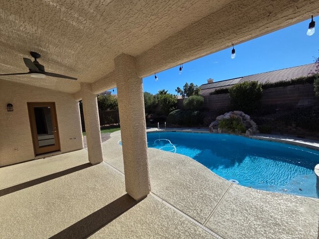 Building Photo - Single-Story 3 Bed / 2.5 Bath Home w/ Private Pool, Spa