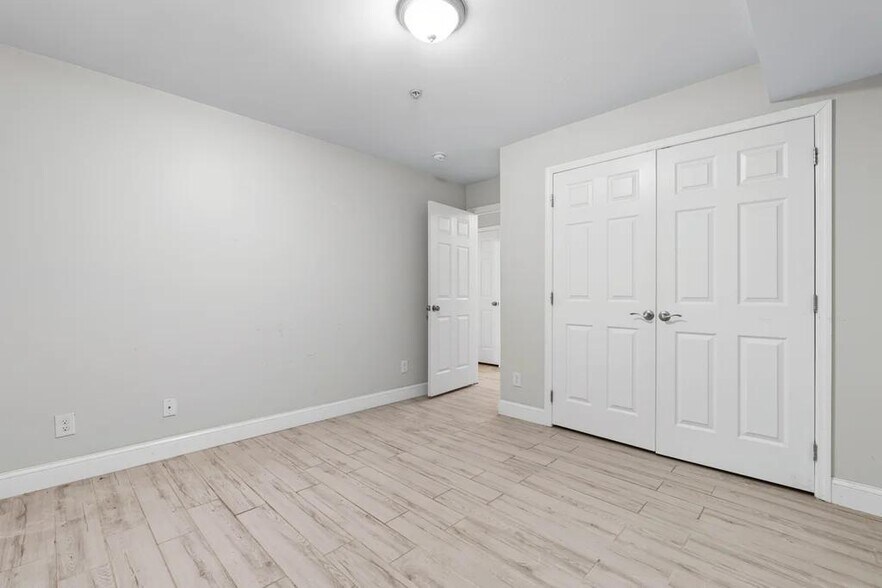 Building Photo - 270 S 20th St