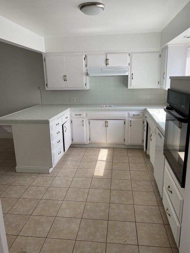 Building Photo - 5813 Carissa Ave
