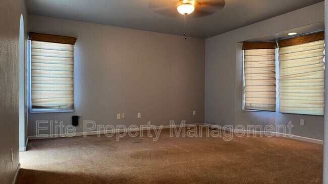 Building Photo - 629 W Kenosha Dr