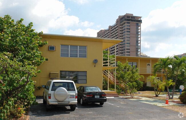 Side View - 901 Intracoastal Dr