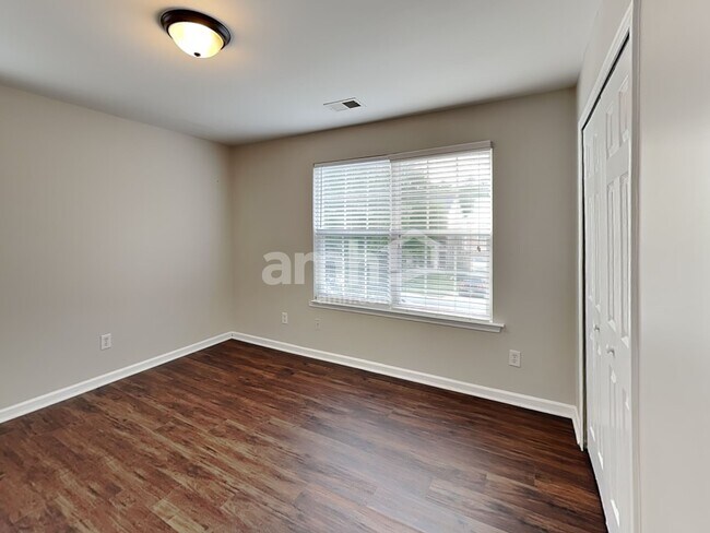 Building Photo - 5027 Abercromby St