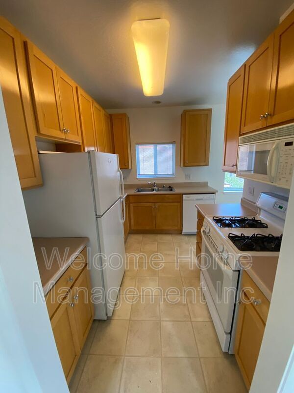 Building Photo - 1426 Henry St