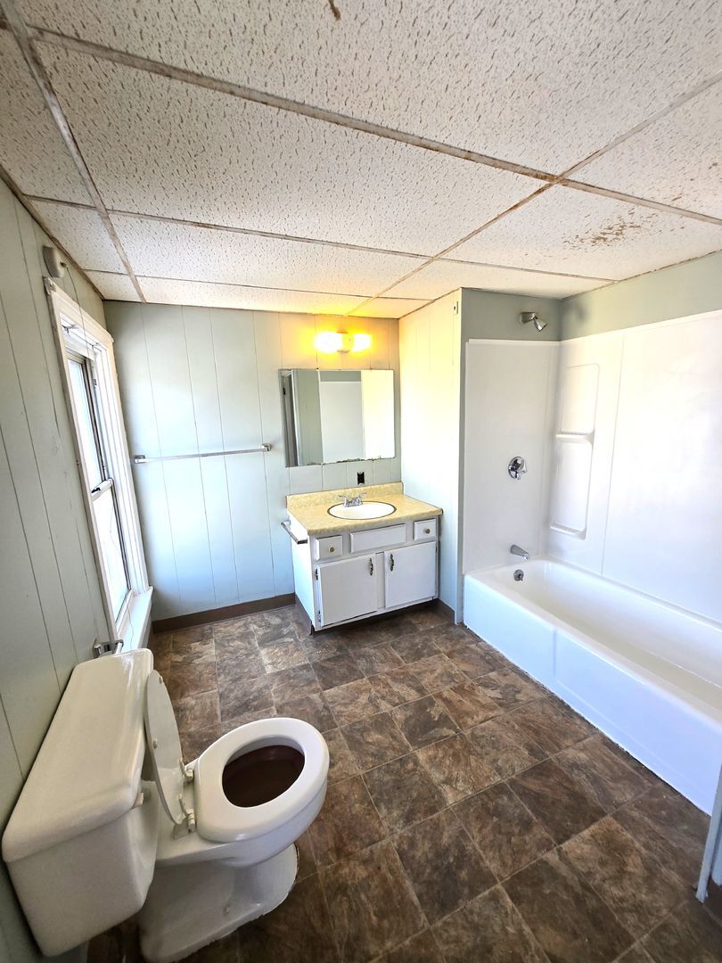 Building Photo - 36 Hilton St