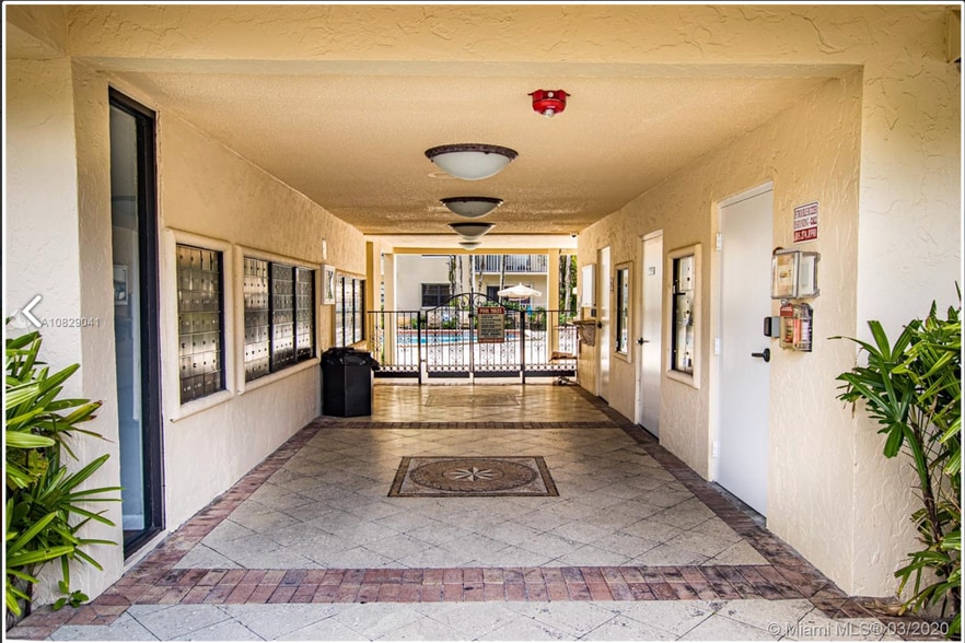 Building Photo - 9301 SW 92nd Ave