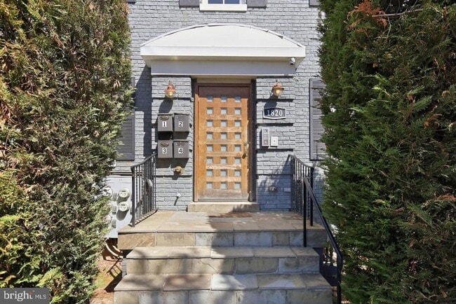 Building Photo - 1820 Independence Ave SW