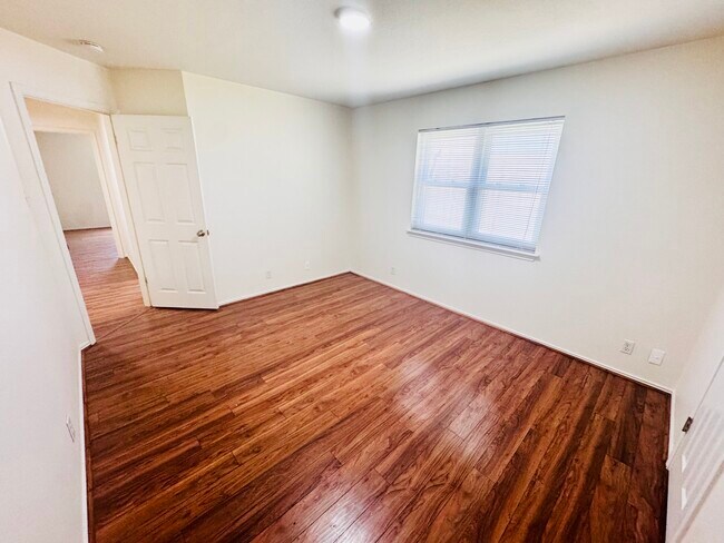 Building Photo - 1731 Warwick Way