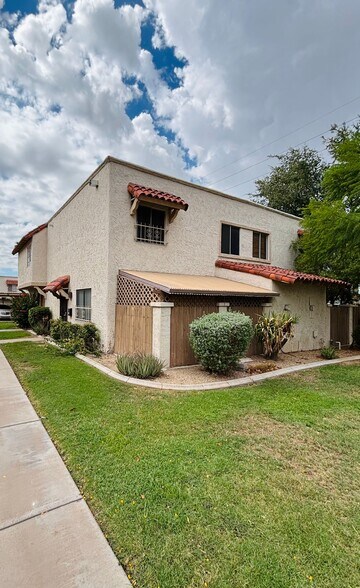 Building Photo - 1207 E Townley Ave