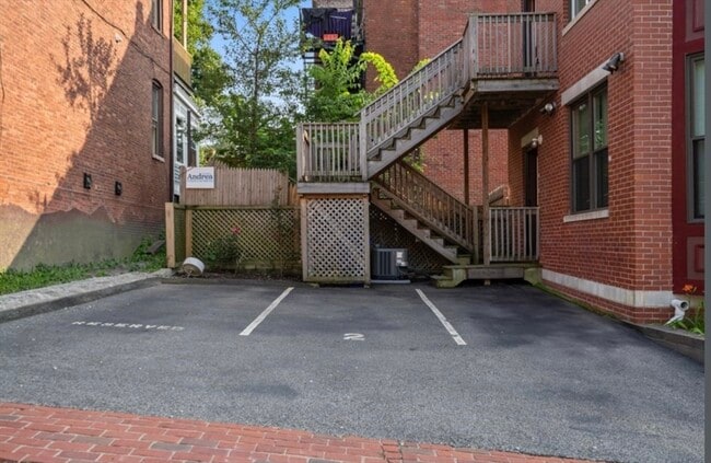 Building Photo - 85 Fort Ave