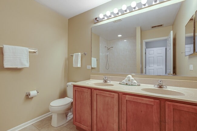 Building Photo - 1817 Crenshaw Cir