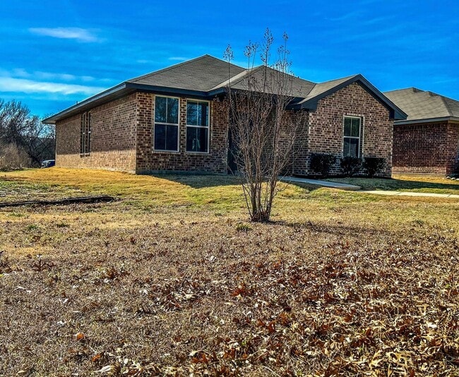 Building Photo - $200 OFF YOUR FIRST MONTH RENT MOVE IN SPECIAL