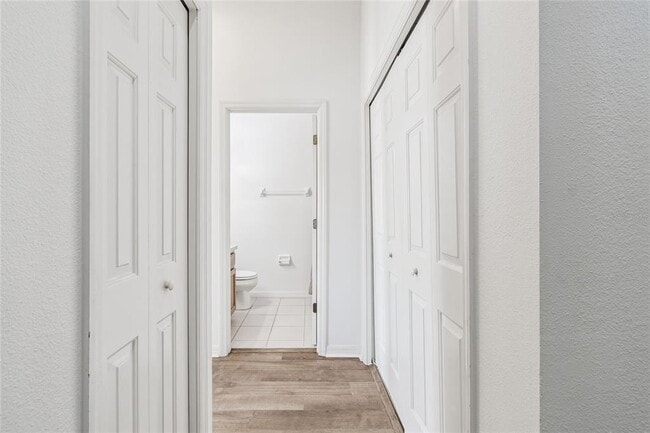 Building Photo - 571 Shoreham Ct NE