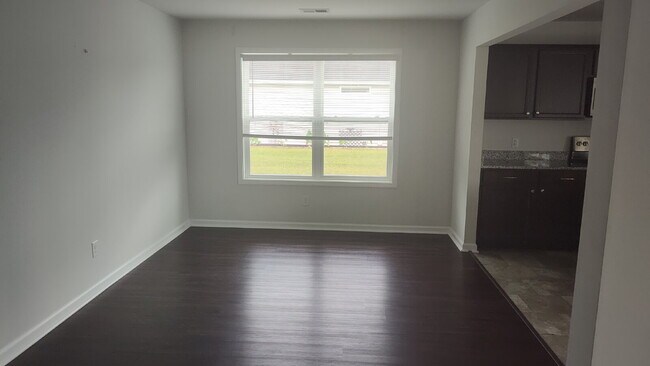Building Photo - Huge Well-Kept Home in Guyton