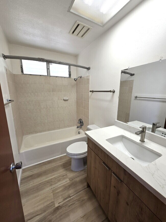 Building Photo - Renovated 2br/1ba Halawa Heights Cottage with Pearl Harbor Views!