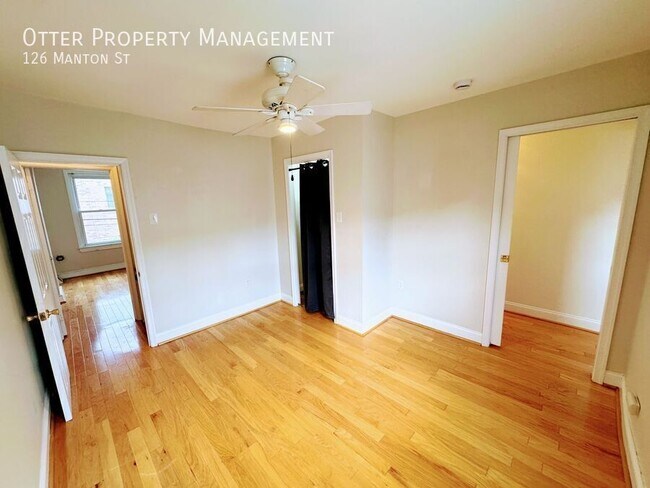 Building Photo - 126 Manton St