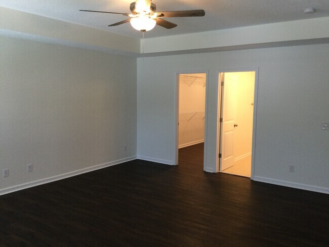 Building Photo - 202 Sterling Dr