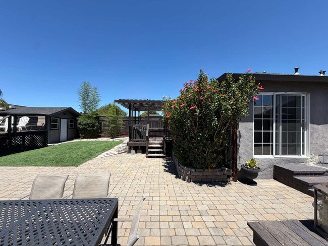Building Photo - "Charming 3-Bedroom Oasis with Granite Elegance & Hardwood Warmth in Concord!"