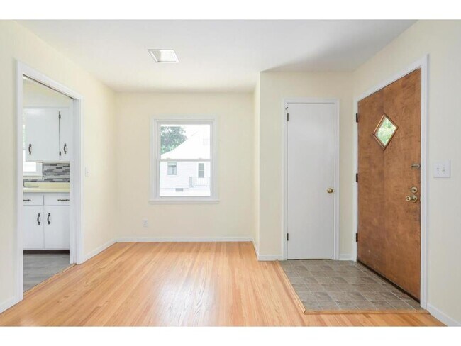 Building Photo - 4042 Oregon Ave N