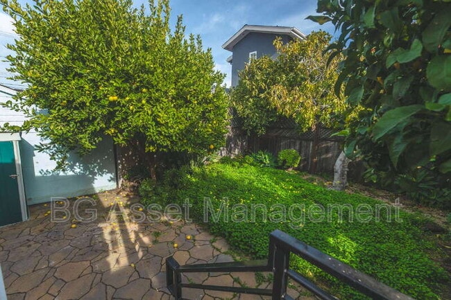 Building Photo - 5524 Shattuck Ave.