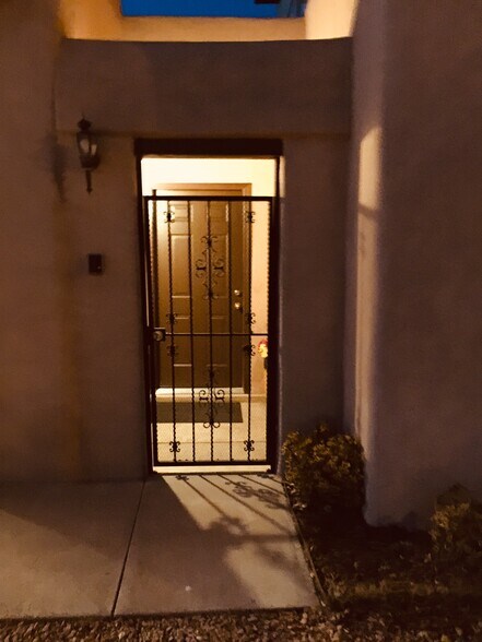Building Photo - 609 Avenida Montoya NE