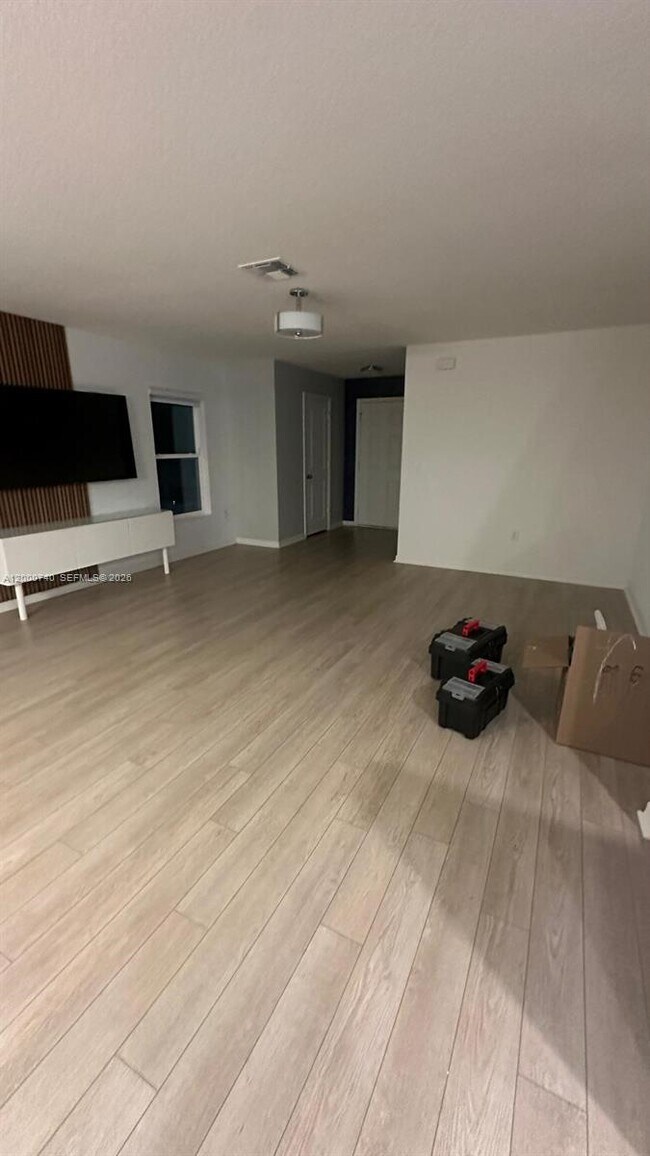 Building Photo - 594 Preserve Pointe Blvd