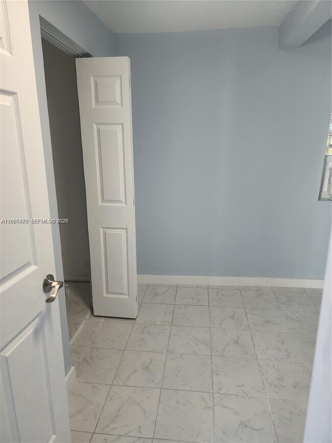 Building Photo - 224 SW 6th Ave